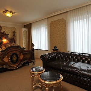 Luxe Suite